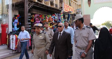 بالفيديو.. مدير أمن أسوان: مستمرون فى إزالة الإشغالات بالسوق السياحى