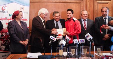 وزير التعليم العالى يكرم الطلبة الفائزين ببطولة العالم للجامعات للكراتيه
