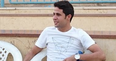 محمد إبراهيم يدعم لاعبى الزمالك من الملعب أمام صن داونز