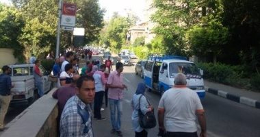 سائقو الميكروباص يقطعون طريق خط العرب ــ المعادى بسبب مقتل سائق
