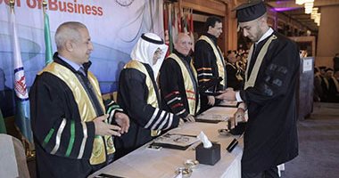 بالصور.. الأكاديمية العربية تحتفل بتخريج 266طالبا من 4دول بحضور "العصار"