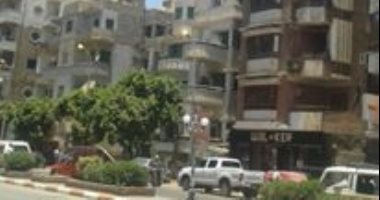 قارئ يرصد إنارة أعمدة الكهرباء نهارا بشارع الجمهورية بسوهاج