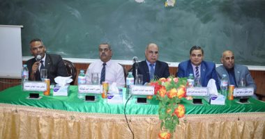 بالصور.. رئيس جامعة كفرالشيخ يشهد الملتقى التوظيفى الخامس لـ"الطب البيطرى"