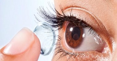 وداعا للقطرات.. ابتكار عدسات لاصقة جديدة تفرز الدواء ببطء فى العين