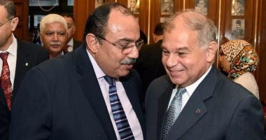 محافظ الإسكندرية يكرم رئيس الجامعة تقديرا لمجهوداته