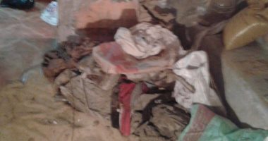 "جثة تحت المصطبة".. أب يقتل ابنه لسوء سلوكه ويخفى جثته أسفل "صبة أسمنت" فى العمرانية.. الجيران: المتهم أشعل البخور لإخفاء رائحة الجثة وهرب فور افتضاح أمره.. واتصل بطليقته وقال لها "قتلت ابنك سامحينى"