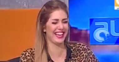 بالفيديو.. مذيعة تنفجر من الضحك بسبب سرقة خزينة بنك ناصر بمدينة نصر