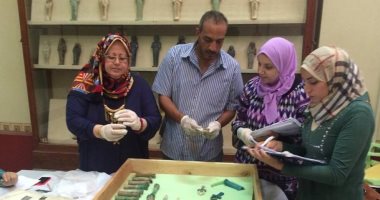 بالصور.. استكمال أعمال نقل مقتنيات الفرعون الذهبى