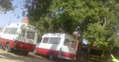 بالفيديو والصور.. سيارات متهالكة بنقطة إسعاف بأسوان
