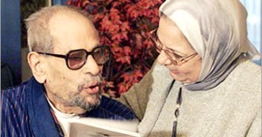 المرأة فى روايات نجيب محفوظ.. مقهورة وضحية ومخلصة.. "أمينة ونور وحميدة وإحسان" الأبرز..  وكتاب: عميد الرواية يدين المجتمع ويتعاطف مع  "الخاطئات"