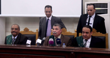 قاضى "اقتحام قسم حلوان" للدفاع: "أنت بتحلم تسمع جميع شهود النفى"
