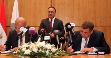 بالصور.. المصرية للاتصالات توقع اليوم رخصة الجيل الرابع للمحمول