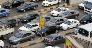 شلل مرورى بمحور صلاح سالم بسبب حادث تصادم 3 سيارات