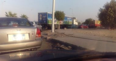 بالصور.. قارئ يرصد أزمة نقص "البنزين" بمحطات وقود طريق الإسماعيلية