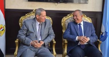 وزير التعليم يصل ديوان عام محافظة البحر الأحمر لافتتاح مدرسة وسط الغردقة