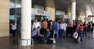 جمارك برج العرب تحبط تهريب كمية من شاشات وأجزاء الهواتف المحمولة