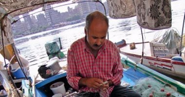 دولة "الصيادين" الشقيقة.. مصريون "برا الدنيا".. حكايات سكان "المراكب" مع "الماية والهوا".. لا يعرفون "السقف" والجدران ودورات المياه.. و"الراديو" همزة الوصل بينهم وبين العالم
