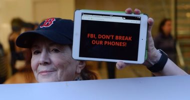 "الجارديان": مدير الـFBI يدعو شركات التكنولوجيا لفك تشفير الأجهزة