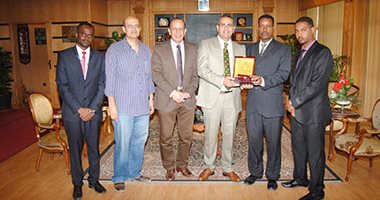 رئيس جامعة المنصورة يستقبل وفد جامعة أم درمان للعلوم الهندسية