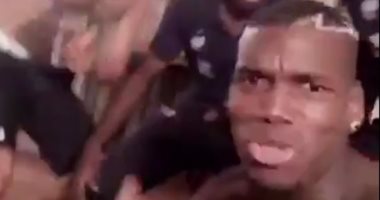 بالفيديو.. بوجبا يستعد لمواجهة إيطاليا بـ"رقصة" مع أومتيتى وديمبيلى 
