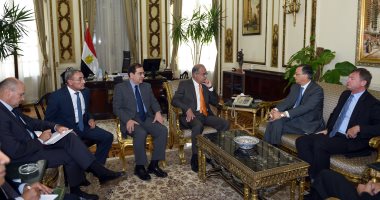 رئيس الوزراء يبحث مع ممثلى "ENGIE GLOBAL" التعاون بالطاقة المتجددة