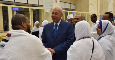 بالصور.. القيادات الأمنية والتنفيذية بأسوان تودع الفوج الأول من حجاج القرعة