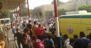 بالصور.. أهالى الزوامل بالشرقية يقطعون الطريق بعد حادث التسمم
