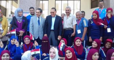 رئيس جامعة قناة السويس يلتقى بوفد الجامعة المشارك بأسبوع الفتيات بالمنيا