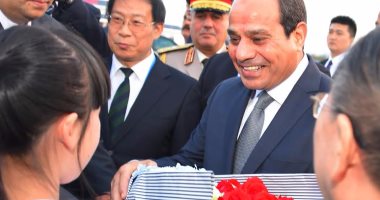 بالصور..السيسي يصل "هانجتشو" للمشاركة كأول رئيس مصرى بقمة العشرين بدعوة نظيره الصينى .. استقبال حافل بالورود .. ولقاء مديرة صندوق النقد بمقر إقامته على هامش المؤتمر .. وأوباما أبرز الحاضرين
