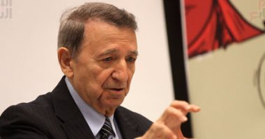 بالصور.. العالم مصطفى السيد: تفكيرنا أفضل من الصينيين وهم سبقونا نحو التقدم 
