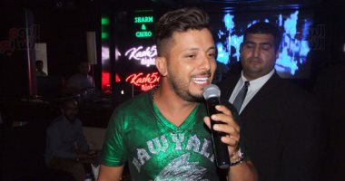 بالصور .. حاتم عمور يحي أول حفلاته بالقاهرة بحضور ايساف
