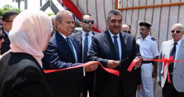 بالصور.. وزير قطاع الأعمال: أتوبيسات النقل تضاهى أوروبا.. ومليار و200 مليون استثمارات جديدة