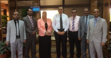 رئيس جامعة القناه يلتقي طلاب اليمن  بكلية التمريض بالإسماعيلية