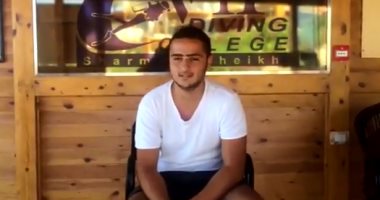 عامل ورود أردنى يبدع فى أغنية "ليلى" خلال زيارة شرم الشيخ