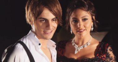 شادى سرور ينشر صورة له مع بشرى من كواليس فيلم "تيتانيك النسخة العربية"