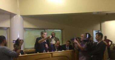 وزير البيئة: بعض الصبية حرقوا أقمشة أثناء تواجدى بالدقهلية لإفساد الزيارة