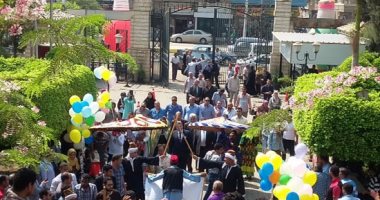 بالصور.. استقبال حافل لرئيس جامعة بنها الجديد فى أول يوم عمل