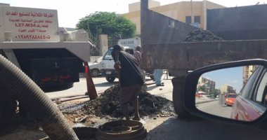 بالصور.. شركة مياه القناة تواصل حل مشكلة مياه الصرف بالإسماعيلية