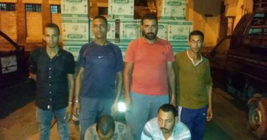 بالصور.. القبض على 6 أشخاص أثناء تهريب 2,5 طن زيت تموينى بالقاهرة