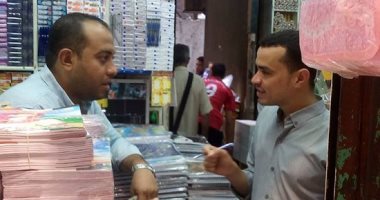 هنا الفجالة .. المركز التجارى للأدوات المدرسية.. شاهد على مواسم الدراسة عبر العصور وترمومتر الأسعار للتلاميذ وأولياء الأمور.. الكشكول بجنيه ونص والكراسة بجنيه .. والألوان والشنط لمن يستطيع