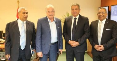 بالصور.. وزير الشباب يبحث الاستعدادات الخاصة لمنتدى الحوار الوطنى للشباب