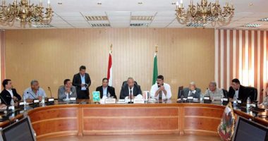 غلق المحال التجارية الغير مرخصة والمتعدى أصحابها على حرم الطريق بالشرقية