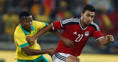 مدرب جنوب إفريقيا يواجه خطر الإقالة رغم الفوز على الفراعنة