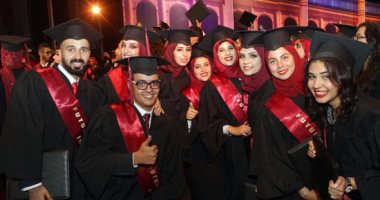 خريجو طب الأسنان بجامعة المستقبل يرددون قسم مزاولة المهنة