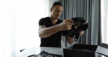 بالفيديو.. إبراهيموفيتش يحذر حارس السيتى برسالة غريبة قبل الديربى