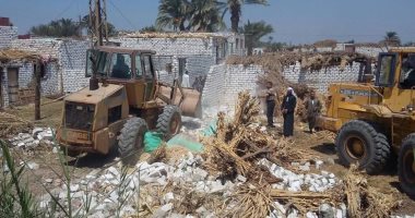أمن بنى سويف يشن حملة لإزالة التعديات على نهر النيل بمنطقة كفر ناصر