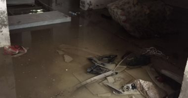 سكان عقار تابع للأوقاف بالإسكندرية يستغيثون بعد طفح مياه الصرف الصحى به