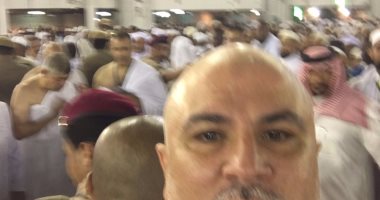 صورة سيلفى تظهر تواجد اللواء محمد إبراهيم وزير الداخلية السابق فى الحج