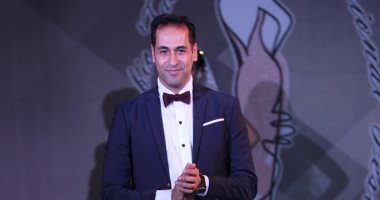 بالصور.. شاهدى أحدث تصميمات عمرو البنا لفساتين السهرة
