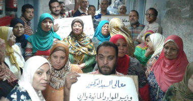 وقفة احتجاجية للعاملين بالرى للمطالبة بالتمديد لرئيس قطاع الشئون المالية